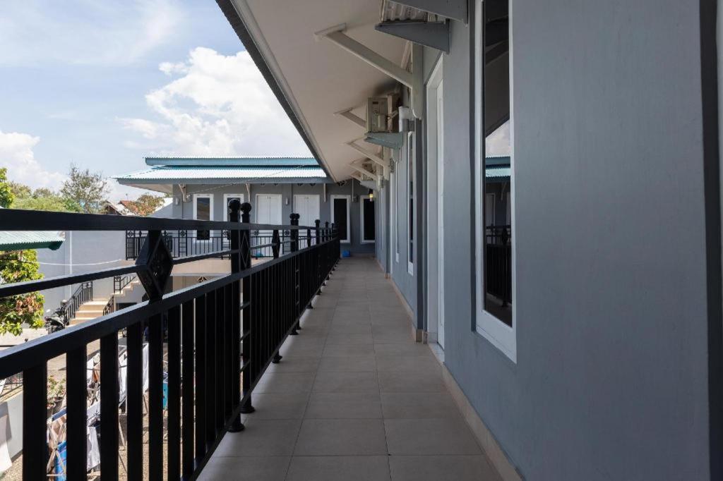 สปอต ออน 2063 เบทาเนีย เรสซิเดนซ์ Hotel กูปัง ภายนอก รูปภาพ
