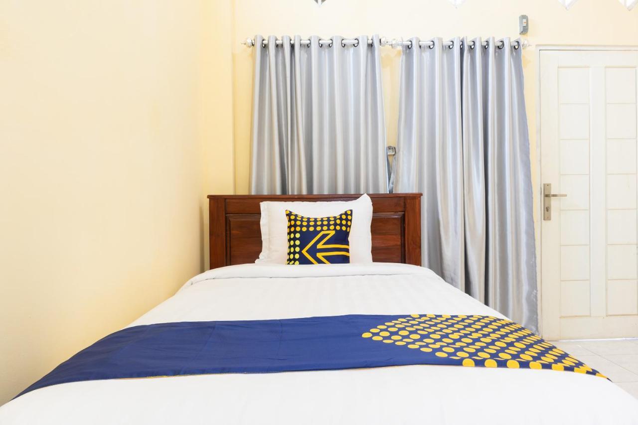 สปอต ออน 2063 เบทาเนีย เรสซิเดนซ์ Hotel กูปัง ภายนอก รูปภาพ