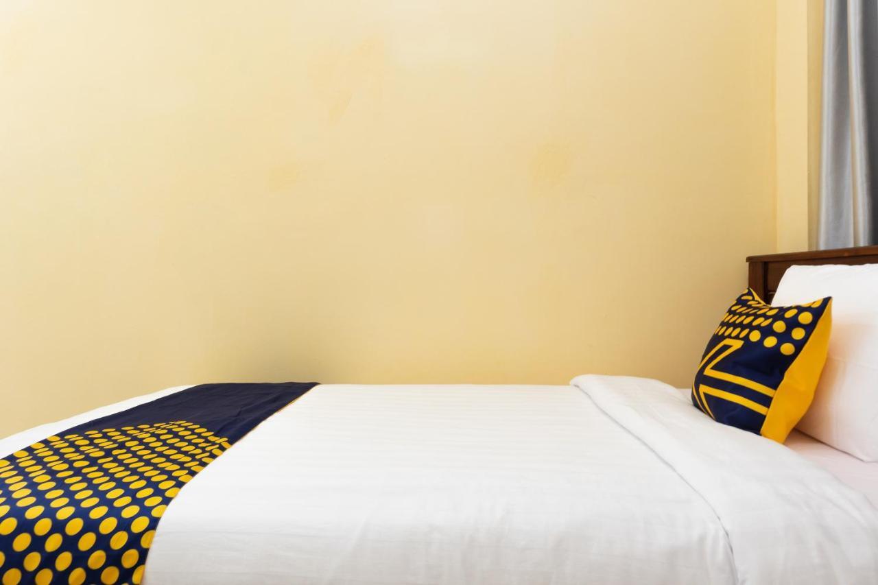 สปอต ออน 2063 เบทาเนีย เรสซิเดนซ์ Hotel กูปัง ภายนอก รูปภาพ