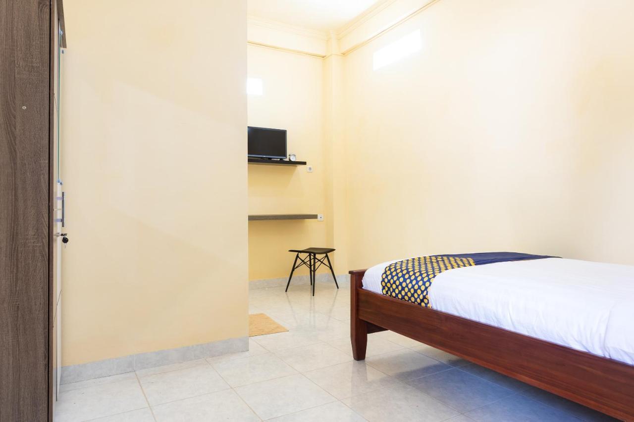สปอต ออน 2063 เบทาเนีย เรสซิเดนซ์ Hotel กูปัง ภายนอก รูปภาพ